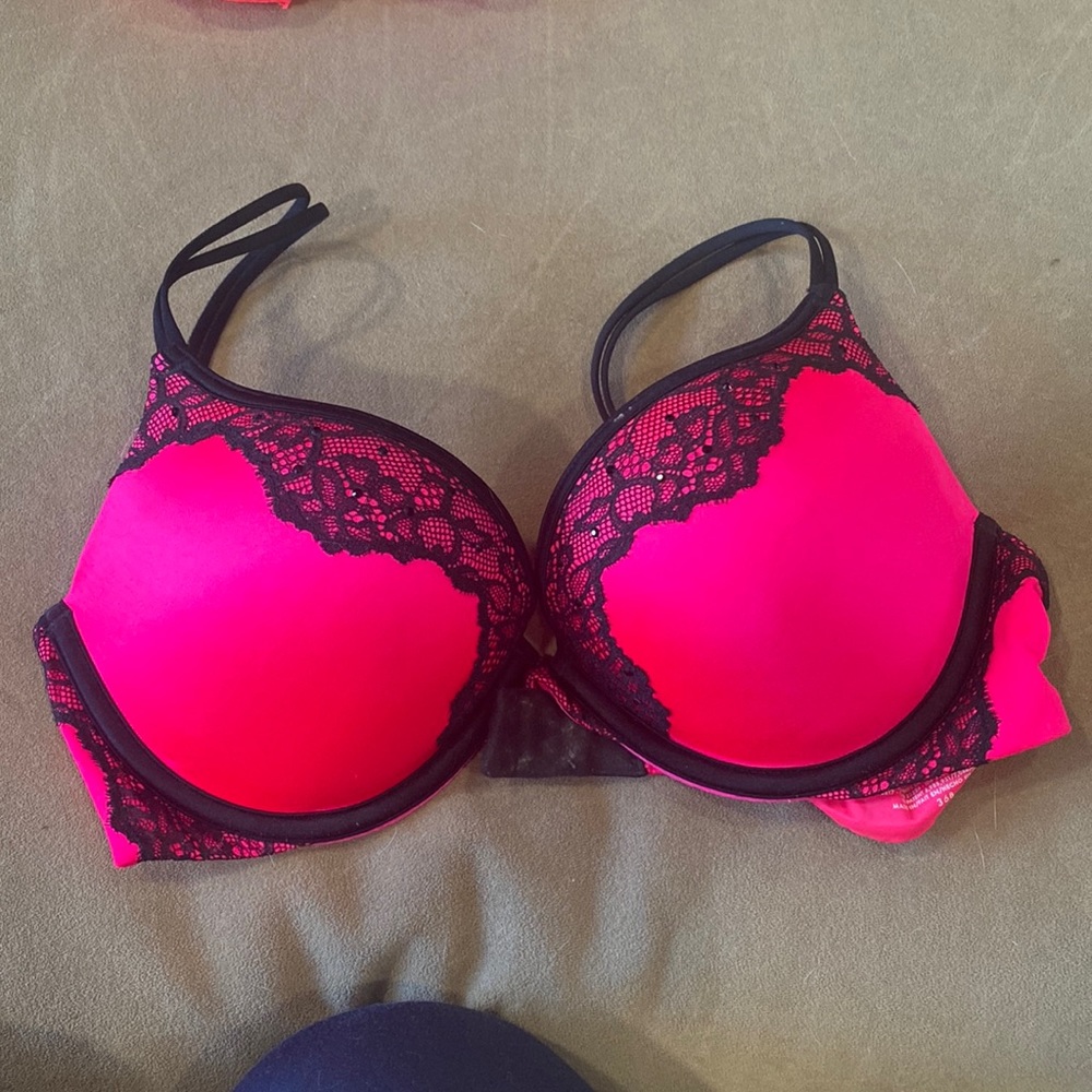 Woman’s Victoria’s Secret bra